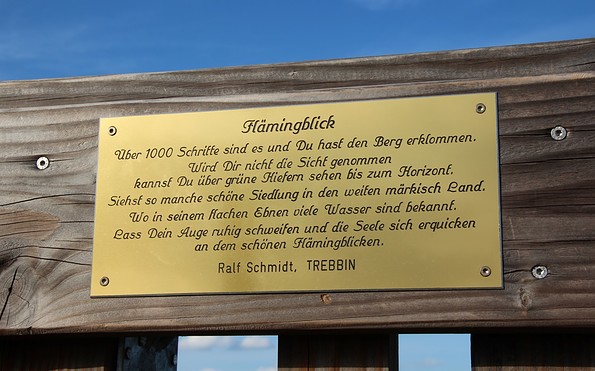Gedicht auf dem Aussichtsturm Löwendorfer Berg, Foto: Tourismusverband Fläming e.V. / A. Stein