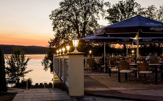 Lake terrace of the Hotel-Resort Märkisches Meer, Foto: Beate Wätzel