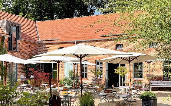 Innenhof und Außenansicht Gasthof zum grünen Baum, Foto: Carsten Frerich, Lizenz: Gasthof zum grünen Baum