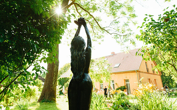 Blick auf das Feriendomizil aus dem Garten, Foto: Jim Gramming, Lizenz: Jim Gramming