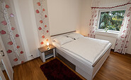Double bed with bedside tables, Foto: Philipp Metzner Foto- &amp; Werbestudio Metzner, Lizenz: Pachows Hofladen und Ferienwochnung