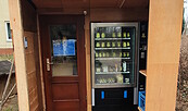 24h honey vending machine Imkerei Brauße, Foto: Jürgen und Jutta Brauße
