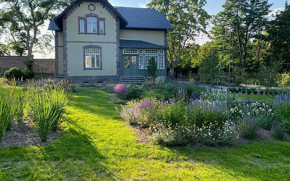 Villa Auguste Außenansicht mit Garten , Foto: Daniela van Eickels