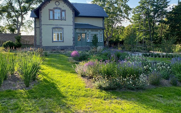 Villa Auguste Außenansicht mit Garten , Foto: Daniela van Eickels