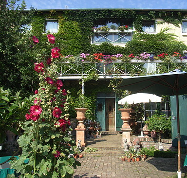 Appartements im Ziegelhof. Vinothek & Kräuterei