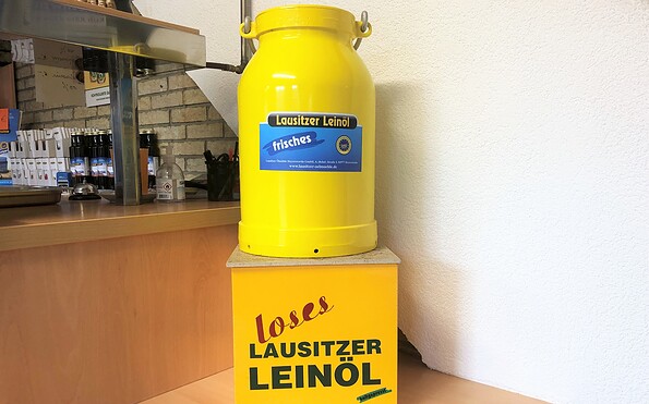 Lusatian linseed oil can, Foto: Gregor Kockert, Lizenz: Tourismusverband Lausitzer Seenland e.V.