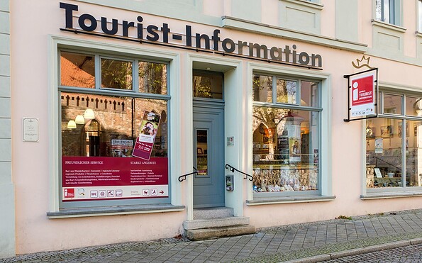 Tourist-Information Bad Freienwalde (Oder) - Freundlicher Service in der TI, Foto: HERREPIXX.DE