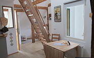 Ferienwohnung Atelier - Treppe zur Schlafebene, Foto: Peter Krajewski, Lizenz: Ella Winkler Voigt und Peter Krajewski