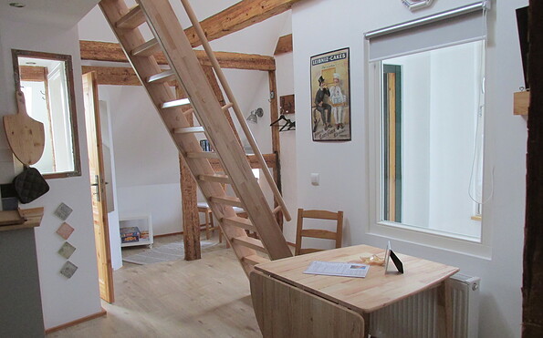 Ferienwohnung Atelier - Treppe zur Schlafebene, Foto: Peter Krajewski, Lizenz: Ella Winkler Voigt und Peter Krajewski