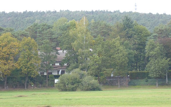 Blick zum Schmelinghaus über die Wierichwiesen, Foto: Tourismusverein Scharmützelsee e.V.