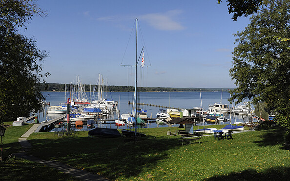 Yachtclub Diensdorf e.V. - Hafenanlage, links schließt ein weiterer Steg an, Foto: Christin Drühl