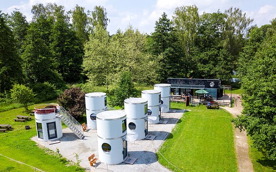 View of the hotel towers at the Forellenhof in Rottstock, Foto: slube GmbH