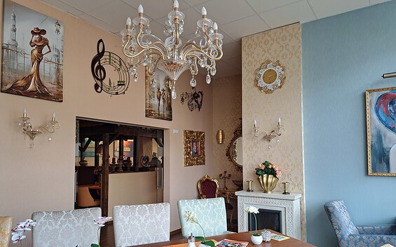 Separate area of ​​the ice cream parlor, called "living room", Foto: N. Dittrich, Lizenz: Touristinformation Senftenberg