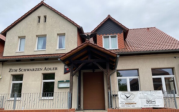 Außenansicht Gasthof Zum schwarzen Adler, Foto: Anet Hoppe