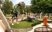 Minigolf-Spieler, Foto: Elena Koroleva, Lizenz: TV Naturpark Barnim e.V.