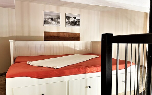 convertible bed for 2 persons on the gallery, Foto: Ulrike Haselbauer, Lizenz: Tourismusverband Lausitzer Seenland e.V.