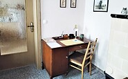 Schreibtisch im Wohnzimmer, Foto: Reiner Lamparsky