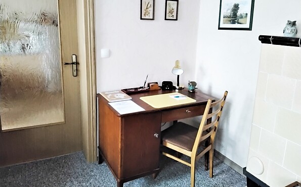 Desk in the living room, Foto: Reiner Lamparsky