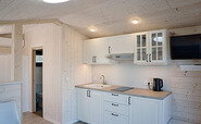 Example image: kitchen and bathroom area in Tiny House, Foto: Timotheus Israel, Lizenz: Skan-Park