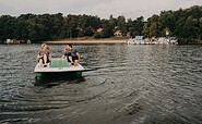 Tretboot fahren, Foto: Lena Tschuikow, Lizenz: Tourismusverband Spreewald