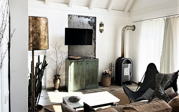 Living area with couch and fireplace, Foto: Bernd Liebschner, Lizenz: Bernd Liebschner