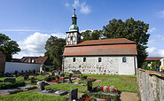 Blick auf die Dorfkirche Garitz vom Friedhof aus, Foto: Heiko Rebsch, Lizenz: Evangelische Landeskirche Anhalts