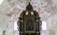 Apsis mit Fenstern und Altar, Foto: Matthias Behne, Lizenz: Evangelische Landeskirche Anhalts