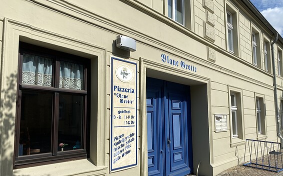 Pizzeria Blaue Grotte Eingang, Foto: Anet Hoppe
