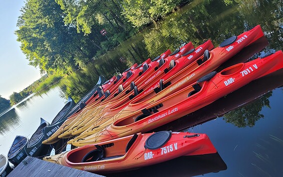 At our jetty with some of the canoes, Foto: Bootshaus Lotti, Lizenz: Bootshaus Lotti
