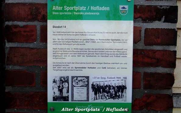 Alter Sportplatz und Hofladen, Foto: Wolfgang Roth