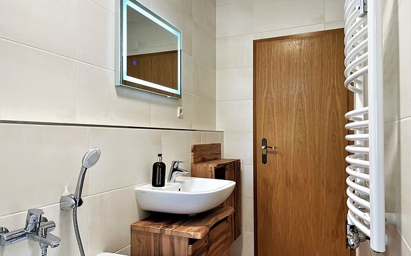 Bathroom with towel warmer, Foto: Ulrike Haselbauer, Lizenz: Tourismusverband Lausitzer Seenland e.V.