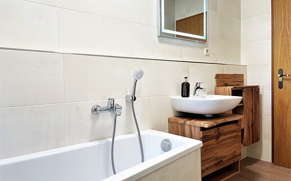 Bathroom with modern bathroom furniture, Foto: Ulrike Haselbauer, Lizenz: Tourismusverband Lausitzer Seenland e.V.