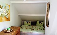 Schlafzimmer mit Doppelbett, Foto: Simone Brose