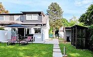 Ansicht Haus mit Garten und Terrasse