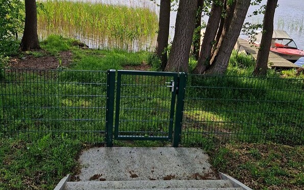 Treppe zum See