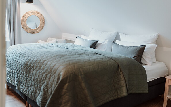 Schlafzimmer mit Doppelbett, Foto: Torsten Wilke, Lizenz: Prisca Oppermann