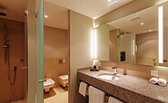 Bad in einer Suite, Foto: ,, Lizenz: Steigenberger Hotels AG