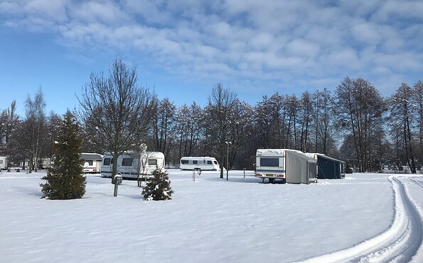 Wintercamping auf dem Campingplatz, Foto: Silke Philipp, Lizenz: Erlebniscamping Lausitz