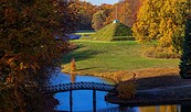 Blick vom Hermannsberg im Branitzer Park auf die Landpyramide, Foto: Andreas Franke, Lizenz: CMT Cottbus