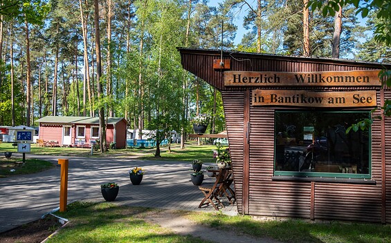 Einfahrt Campingplatz, Foto: Karsten Möbius, Lizenz: Knattercamping