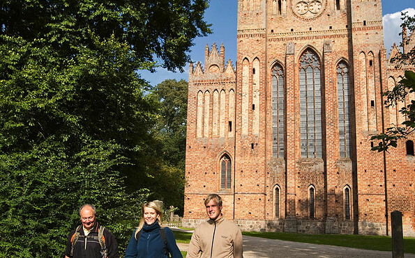 Wandern beim Kloster Chorin, Foto: Agentur Face, Juergen Rocholl, Lizenz: WITO Barnim GmbH