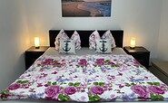 Schlafzimmer mit Doppelbett, Foto: Ulrike Haselbauer, Lizenz: Tourismusverband Lausitzer Seenland e.V.