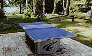 Tischtennisplatte im Garten, Foto: Magdalena Mielke, Lizenz: Villa Zesch UG