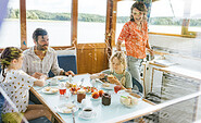Hausboot mit Komfort wie in einer Ferienwohnung, Foto: Sylvia Pollex / Thomas Rötting, Lizenz: Kuhnle-Tours GmbH