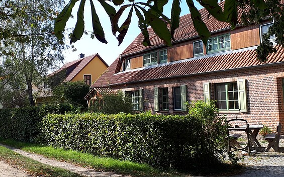 Aussenansicht Rotes Haus , Foto: Klaus Rosin, Lizenz: Klaus Rosin