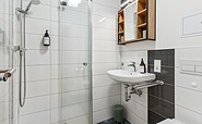 Jedes Apartment verfügt über ein eigenes modernes Badezimmer, Foto: Backbone, Lizenz: Vorstadtoase Eichwalde