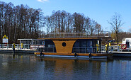 Nautilus-Hausboot an der Anlegestelle in Wildau, Foto: Juliane Frank, Lizenz: Tourismusverband Dahme-Seenland e.V.