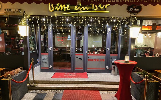 Eingang des Steak-House Holzfäller in Frankfurt (Oder), Foto: Steven Lorenz