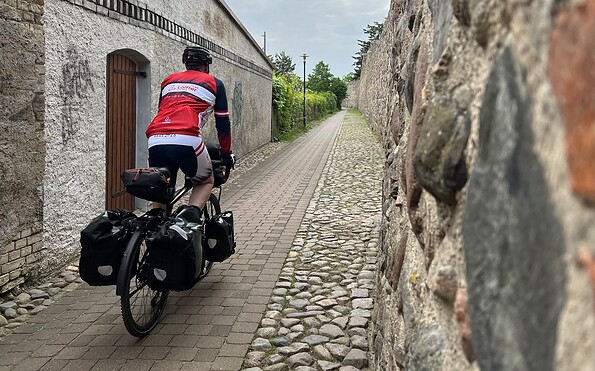Radweg entlang der Stadtmauer in Gransee, Foto: Thomas Widerin