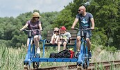 Fahrraddraisine auf der Strecke Zossen-Schönefeld , Foto: Erlebnisbahn, Lizenz: Erlebnisbahn